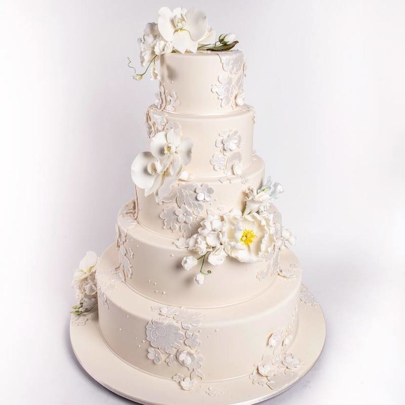 Свадебный торт с цветам 2026