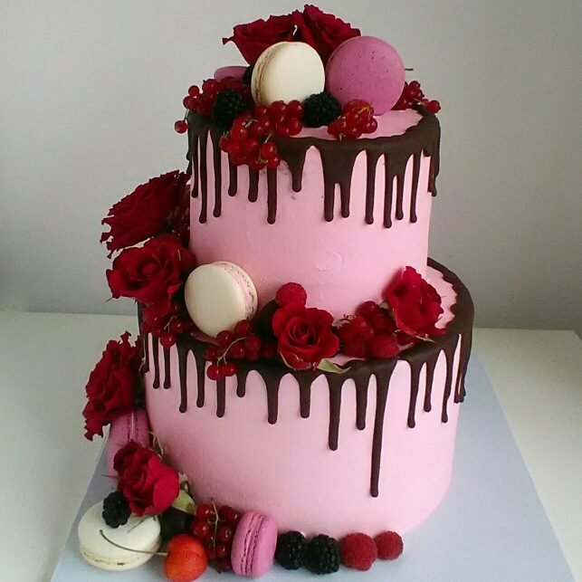 Торт "С ягодами и цветами"